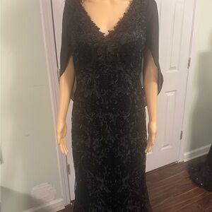Elegant Black Lace Evening Gown